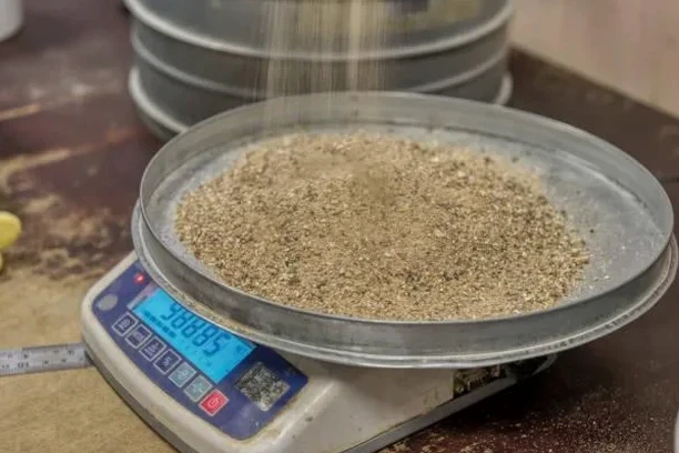 Análisis granulométrico (tamices + hidrómetro) en Peñaflor: clasificación fina para suelos aluviales
