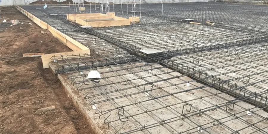 Diseño de Losa de Cimentación en Peñaflor: Estabilidad Sobre Suelos Finos